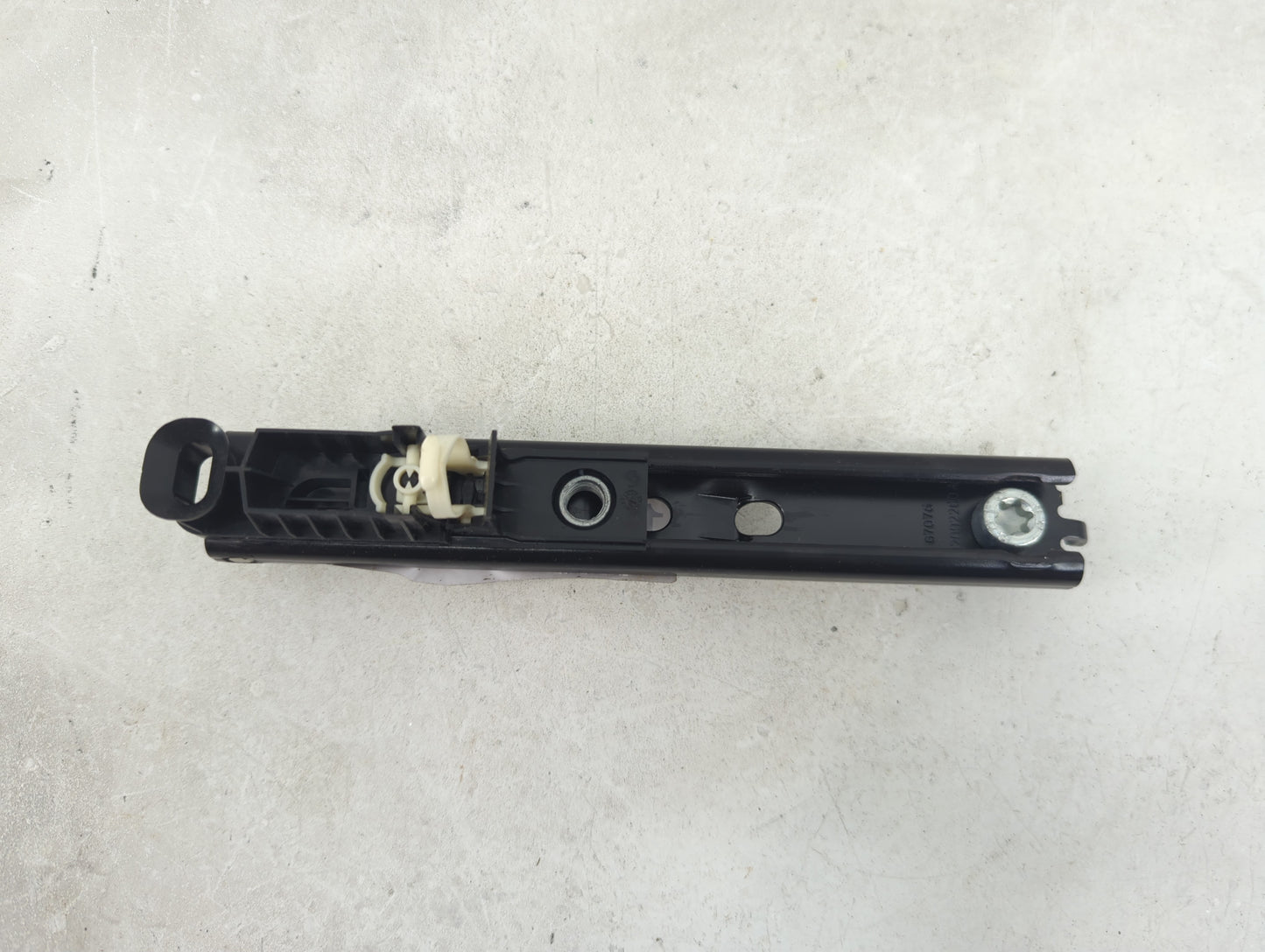 2010-2012 Land Rover Range Rover Drvier Front Seatbelt Retractor - Oemusedautoparts1.com