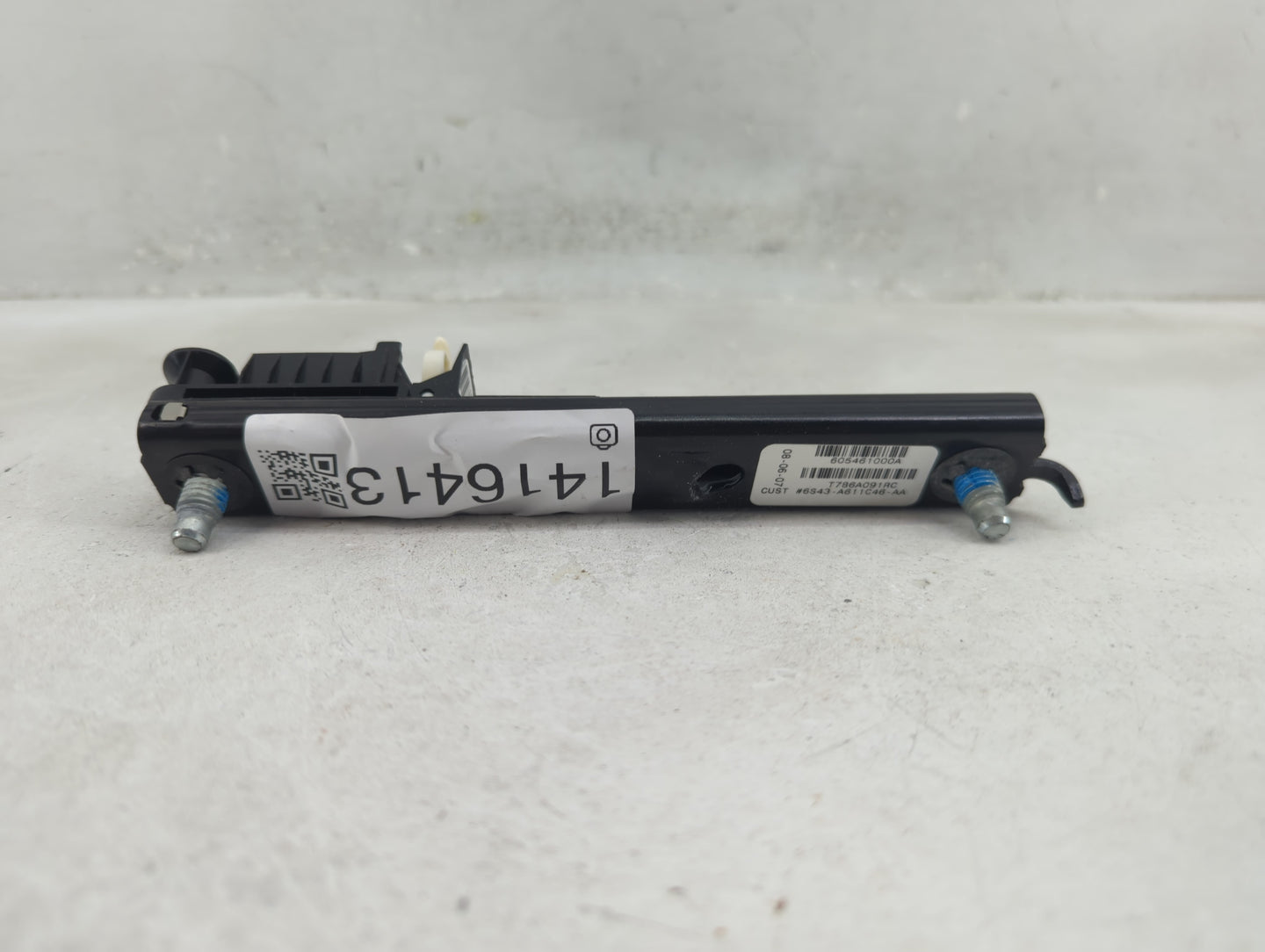 2010-2012 Land Rover Range Rover Drvier Front Seatbelt Retractor - Oemusedautoparts1.com