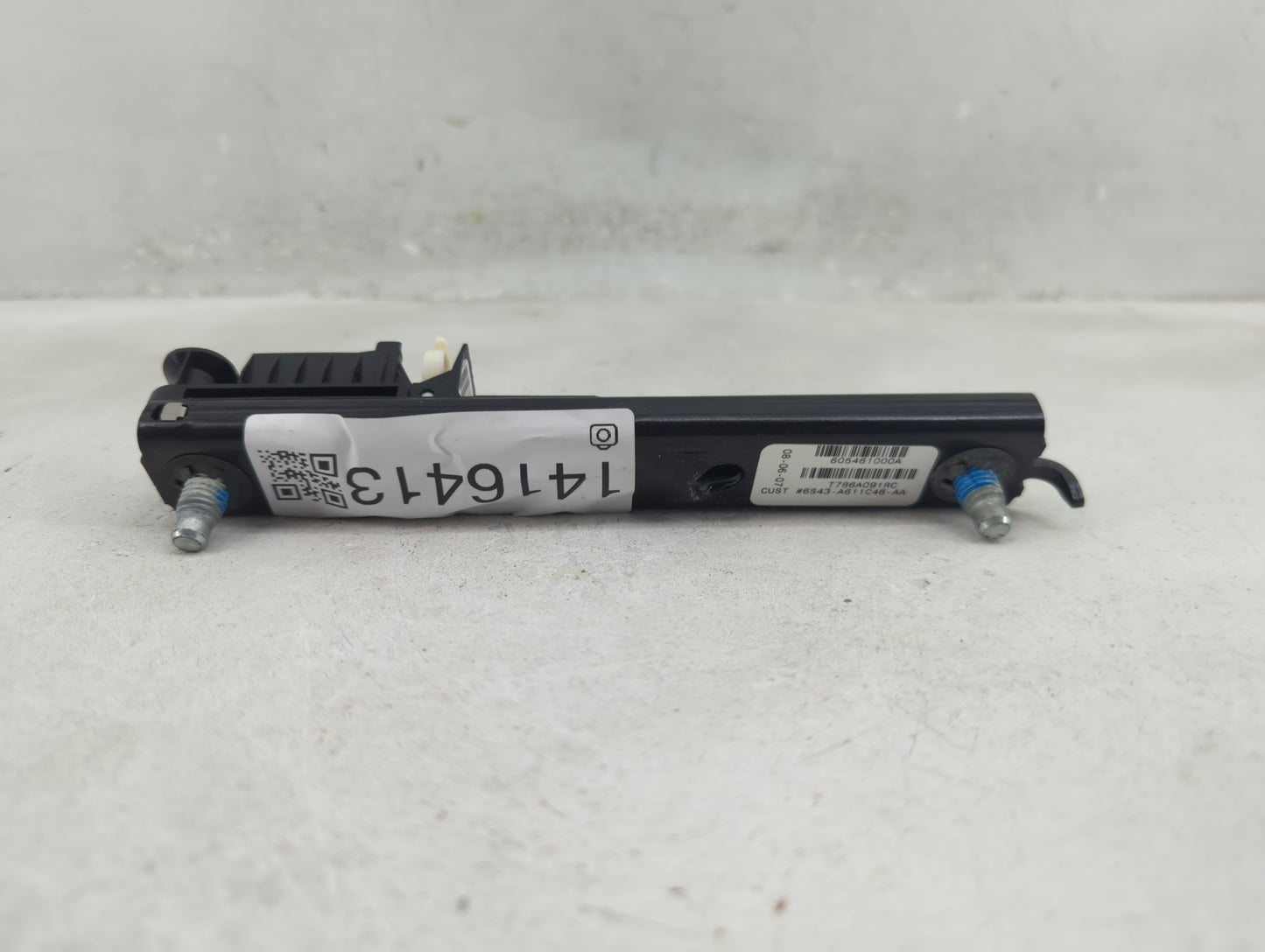 2010-2012 Land Rover Range Rover Drvier Front Seatbelt Retractor - Oemusedautoparts1.com