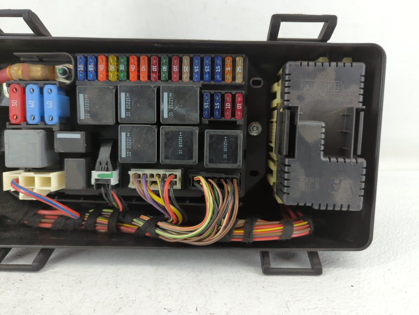 2010-2012 Land Rover Range Rover Fusebox Fuse Box Panel Relay Module P/N:BH42-00082-AA Fits Fits 2010 2011 2012 OEM Used Aut