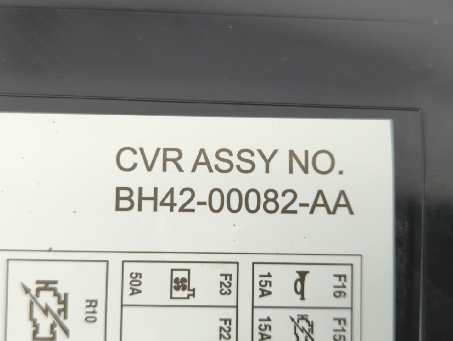 2010-2012 Land Rover Range Rover Fusebox Fuse Box Panel Relay Module P/N:BH42-00082-AA Fits Fits 2010 2011 2012 OEM Used Aut