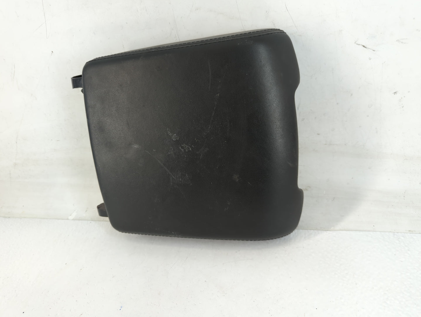 2012 Land Rover Range Rover Center Console Armrest Cover Lid Fits OEM Used Auto Parts - Oemusedautoparts1.com