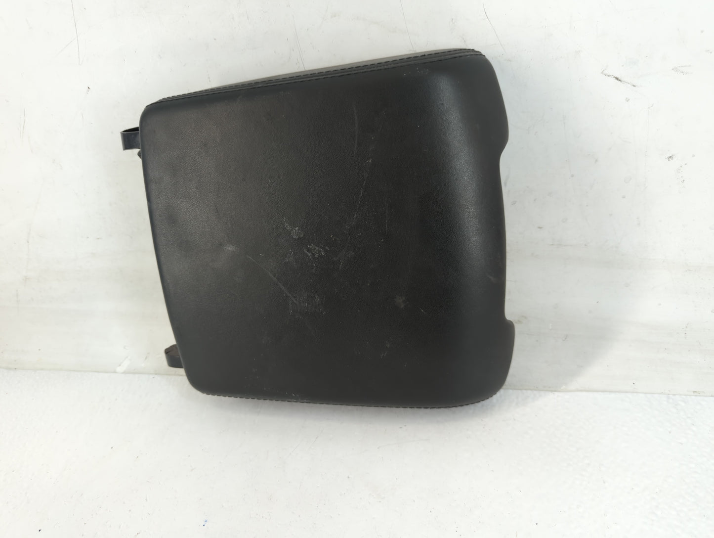 2012 Land Rover Range Rover Center Console Armrest Cover Lid Fits OEM Used Auto Parts - Oemusedautoparts1.com