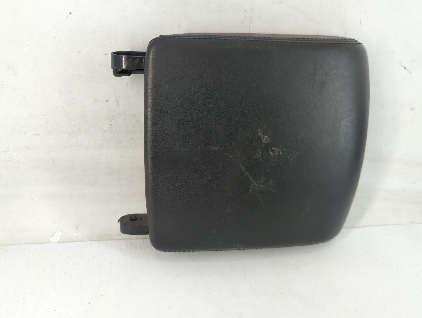 2012 Land Rover Range Rover Center Console Armrest Cover Lid Fits OEM Used Auto Parts - Oemusedautoparts1.com