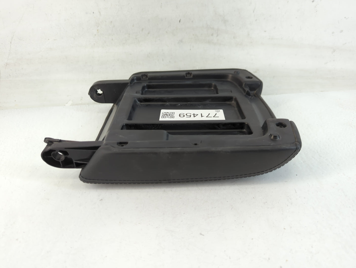 2012 Land Rover Range Rover Center Console Armrest Cover Lid Fits OEM Used Auto Parts - Oemusedautoparts1.com