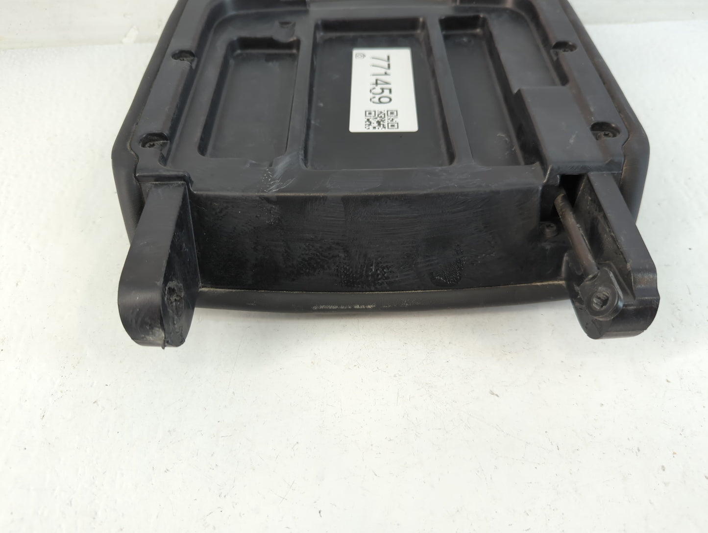2012 Land Rover Range Rover Center Console Armrest Cover Lid Fits OEM Used Auto Parts - Oemusedautoparts1.com