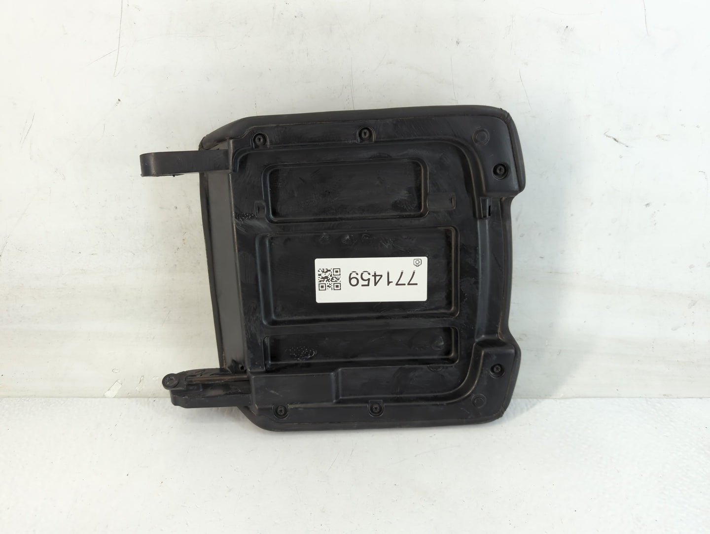 2012 Land Rover Range Rover Center Console Armrest Cover Lid Fits OEM Used Auto Parts - Oemusedautoparts1.com