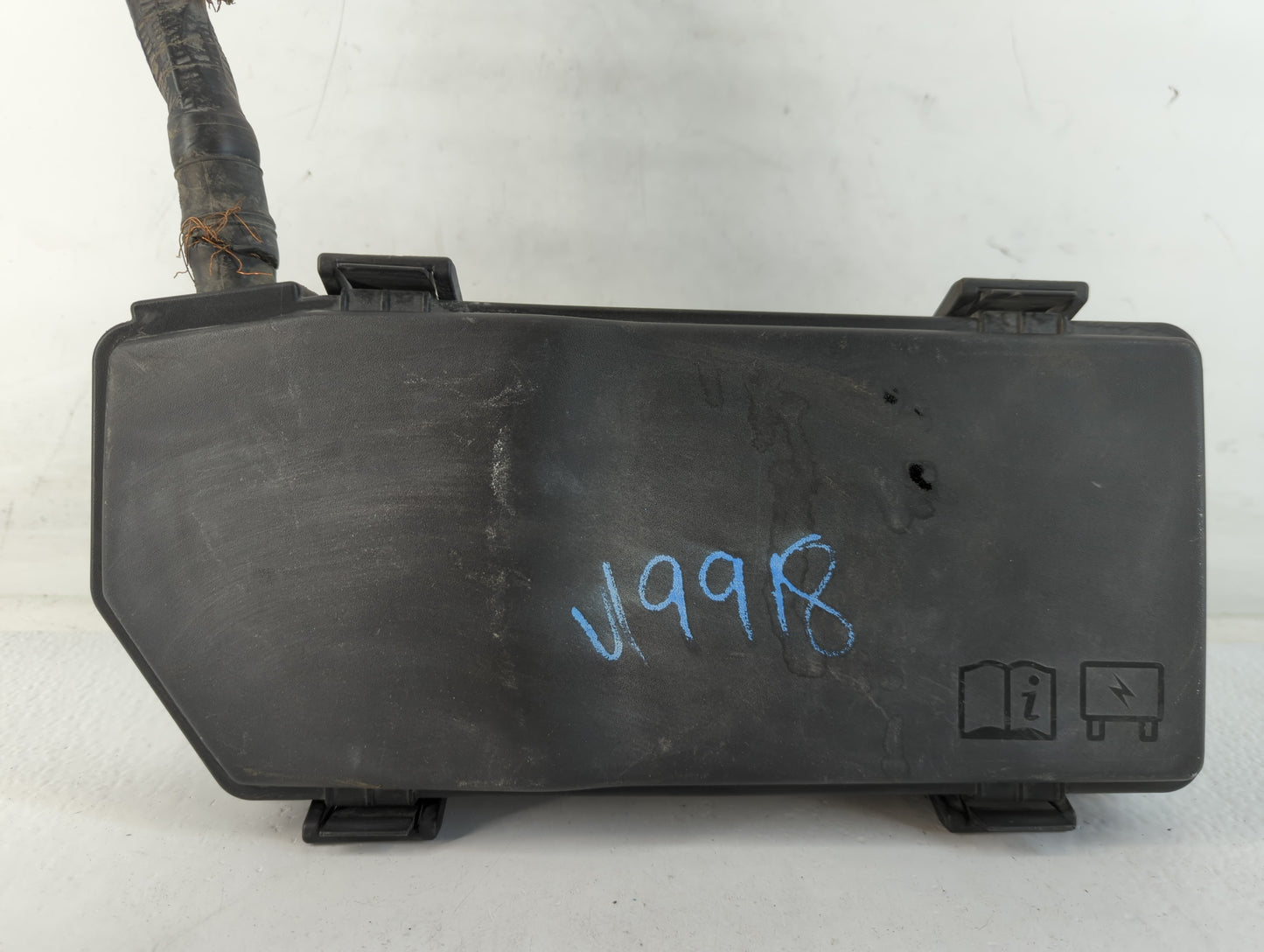 2010-2012 Land Rover Range Rover Fusebox Fuse Box Panel Relay Module P/N:BH42-00082-AA Fits Fits 2010 2011 2012 OEM Used Aut