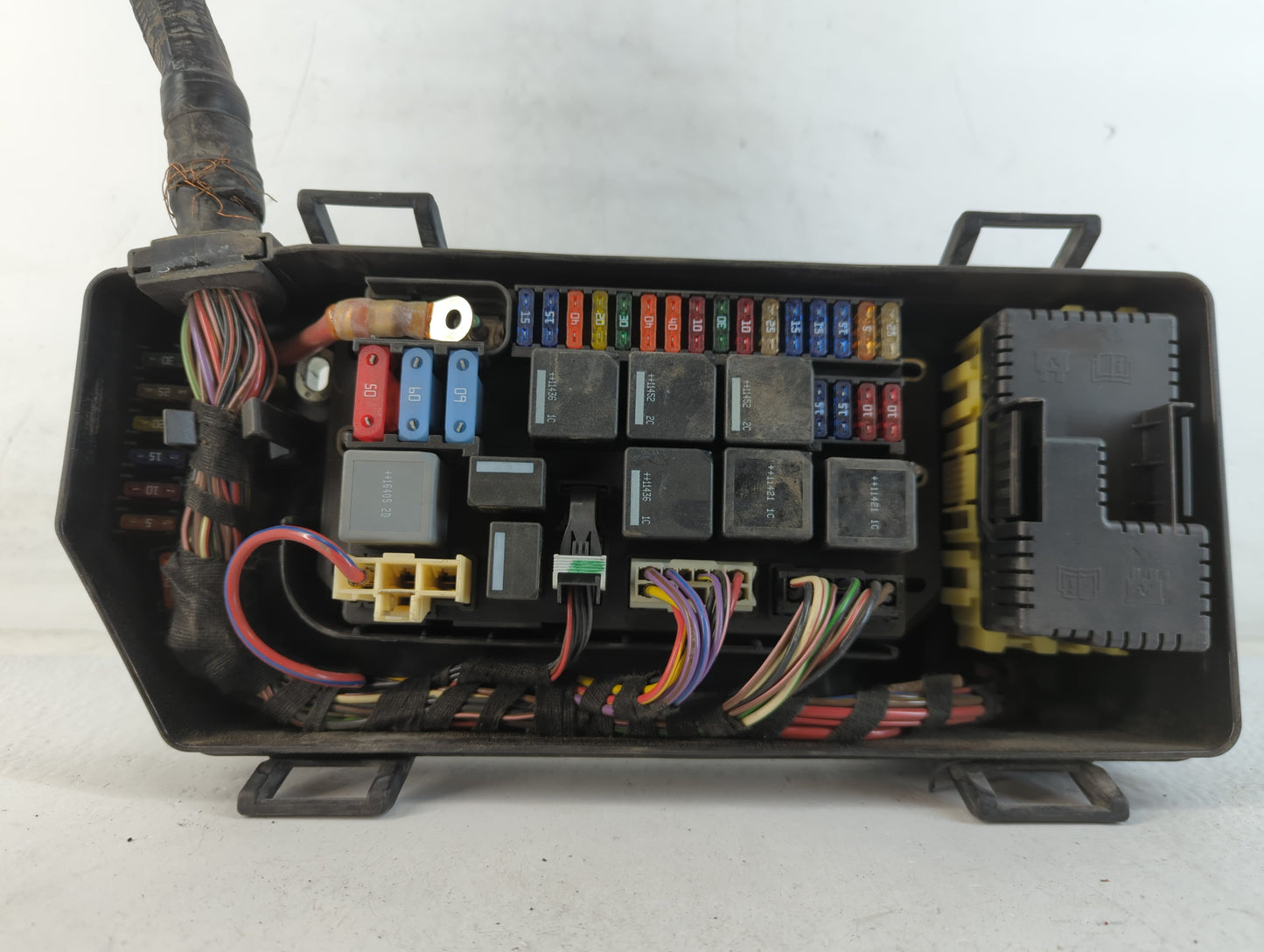 2010-2012 Land Rover Range Rover Fusebox Fuse Box Panel Relay Module P/N:BH42-00082-AA Fits Fits 2010 2011 2012 OEM Used Aut
