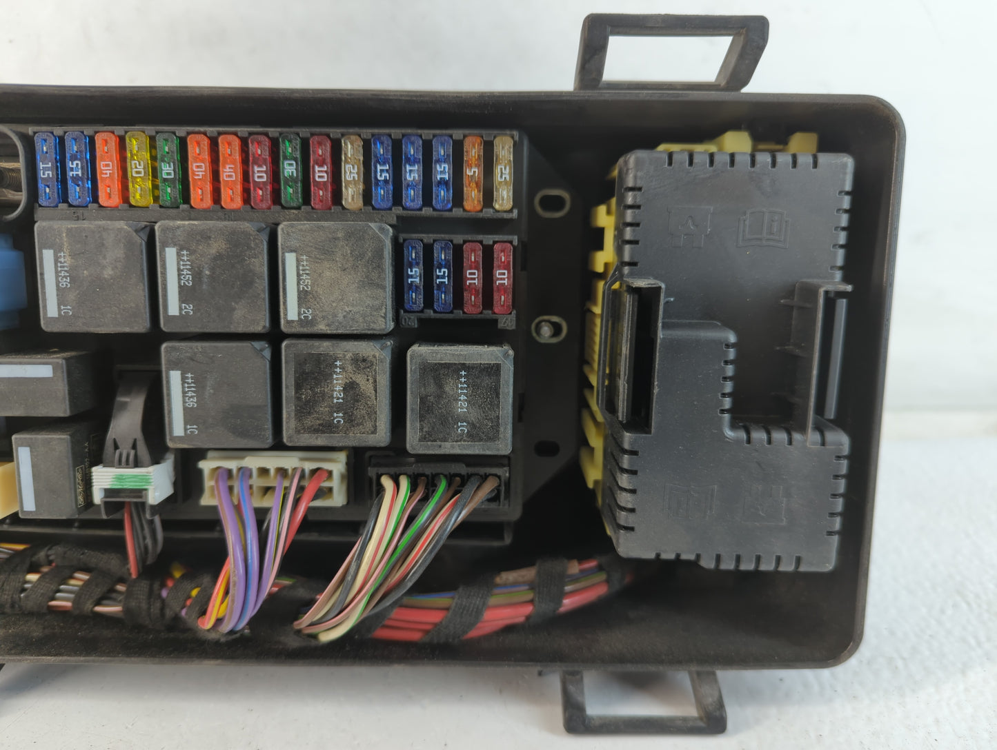 2010-2012 Land Rover Range Rover Fusebox Fuse Box Panel Relay Module P/N:BH42-00082-AA Fits Fits 2010 2011 2012 OEM Used Aut