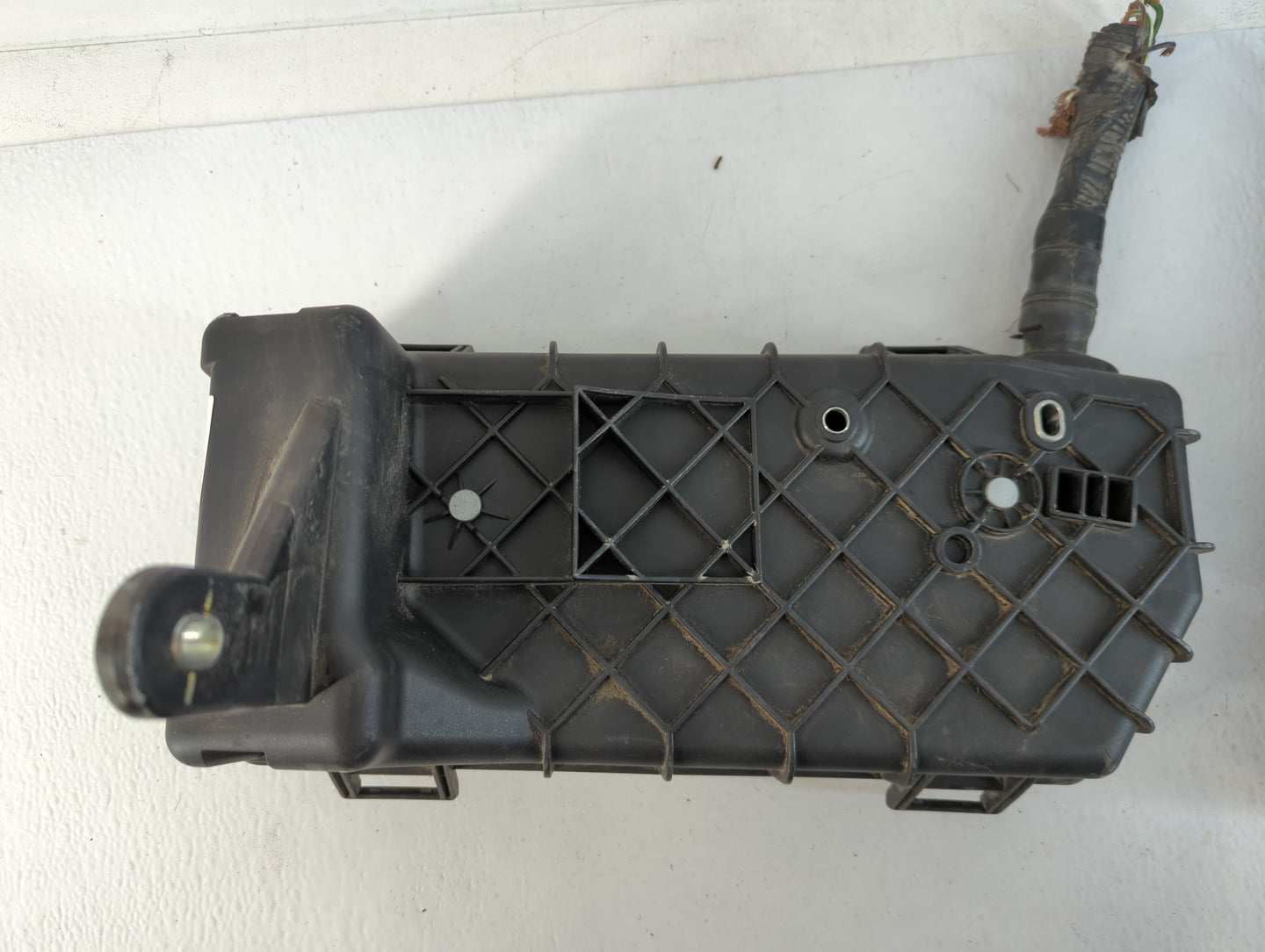 2010-2012 Land Rover Range Rover Fusebox Fuse Box Panel Relay Module P/N:BH42-00082-AA Fits Fits 2010 2011 2012 OEM Used Aut