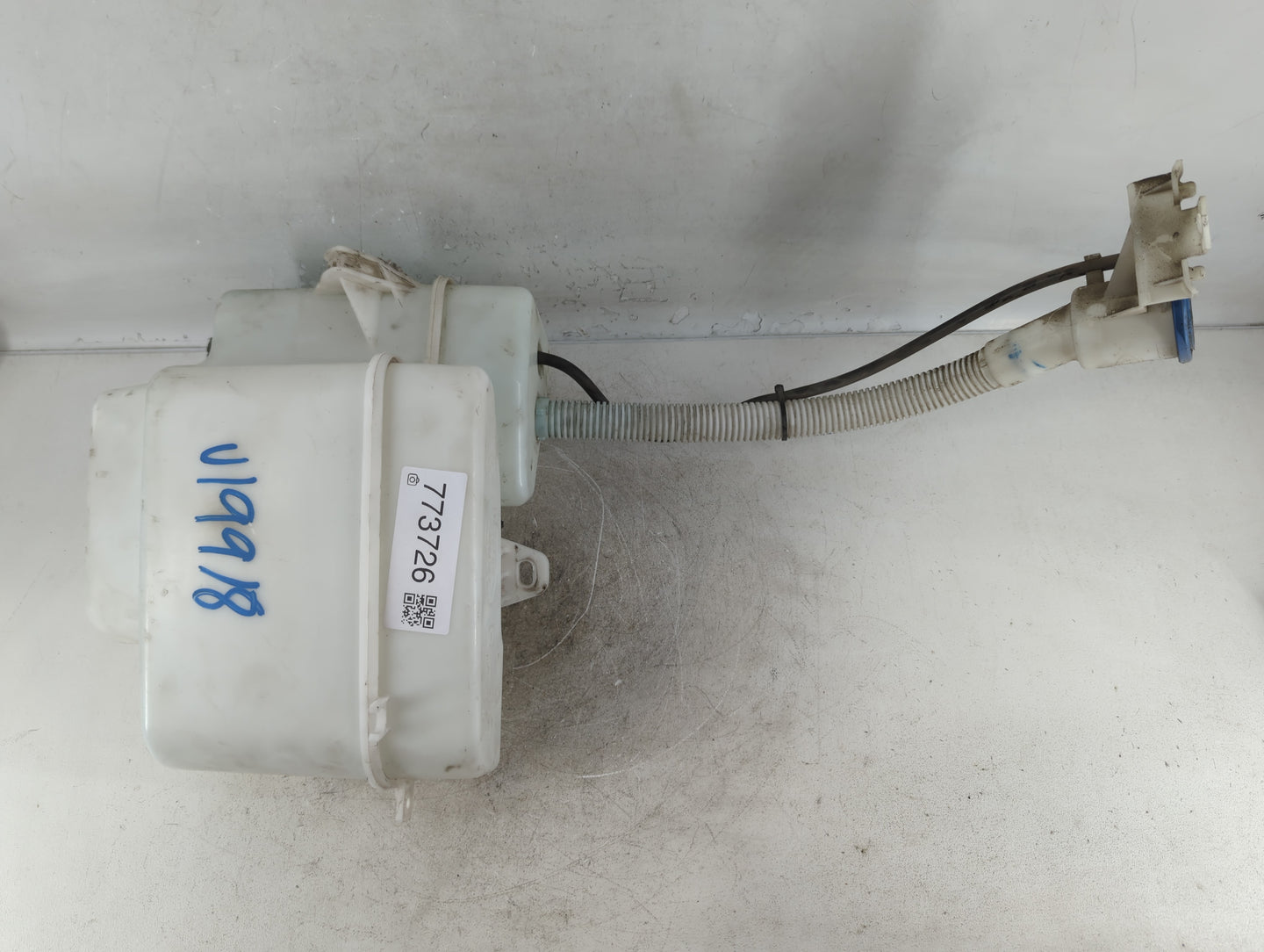 2010 Land Rover Range Rover Windshield Washer Fluid Reservoir Bottle Oem - Oemusedautoparts1.com