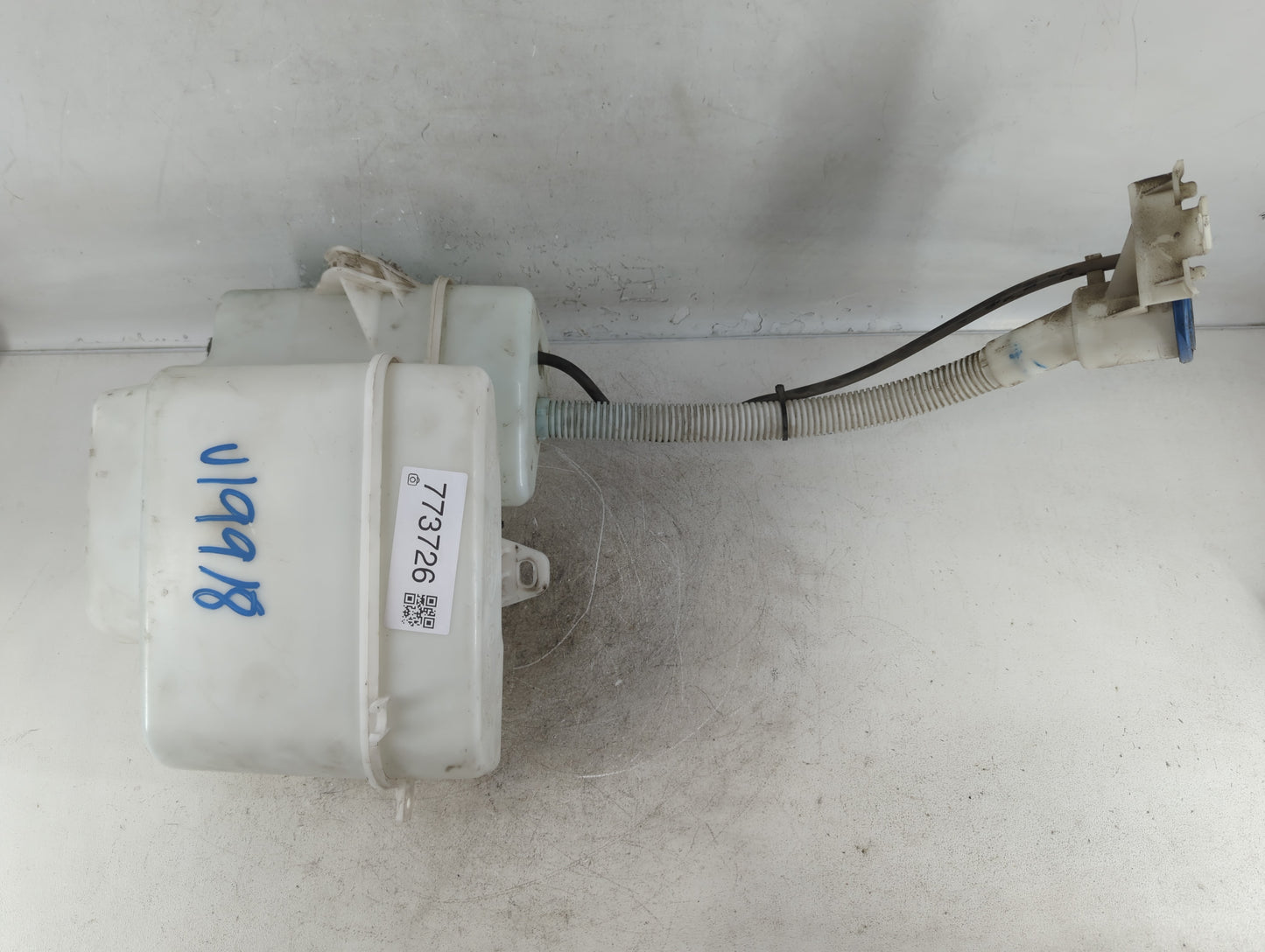 2010 Land Rover Range Rover Windshield Washer Fluid Reservoir Bottle Oem - Oemusedautoparts1.com
