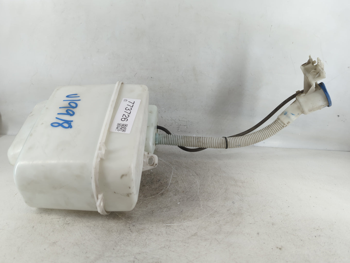 2010 Land Rover Range Rover Windshield Washer Fluid Reservoir Bottle Oem - Oemusedautoparts1.com