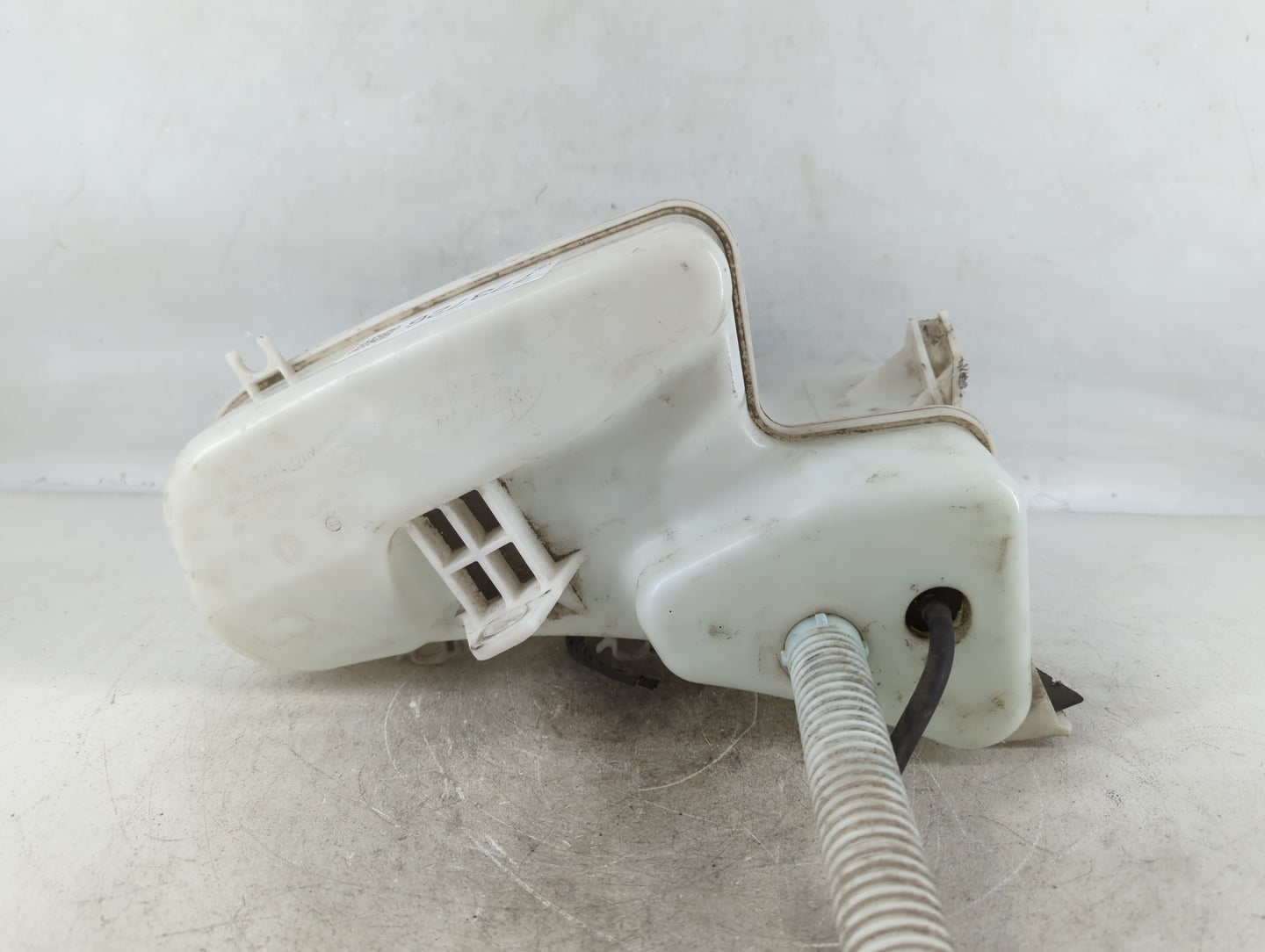 2010 Land Rover Range Rover Windshield Washer Fluid Reservoir Bottle Oem - Oemusedautoparts1.com