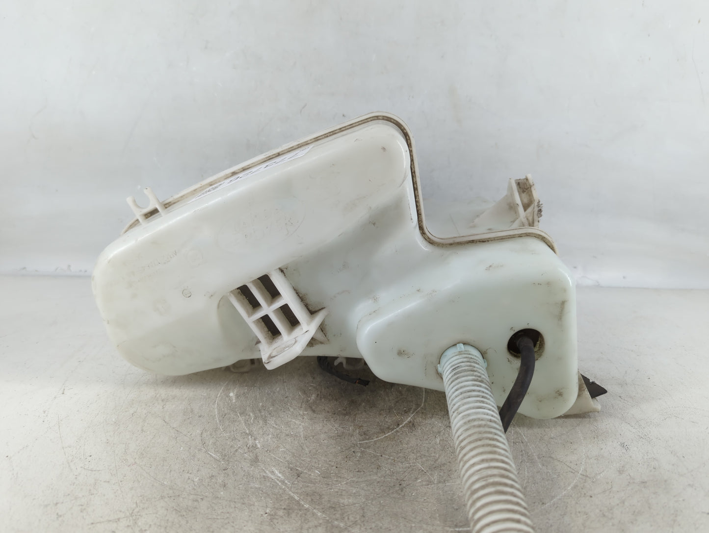2010 Land Rover Range Rover Windshield Washer Fluid Reservoir Bottle Oem - Oemusedautoparts1.com