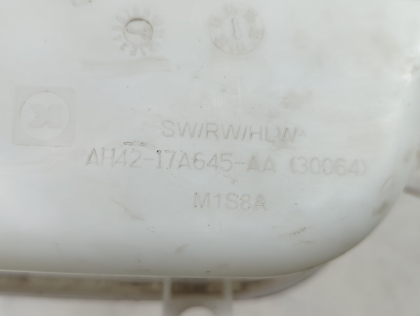 2010 Land Rover Range Rover Windshield Washer Fluid Reservoir Bottle Oem - Oemusedautoparts1.com