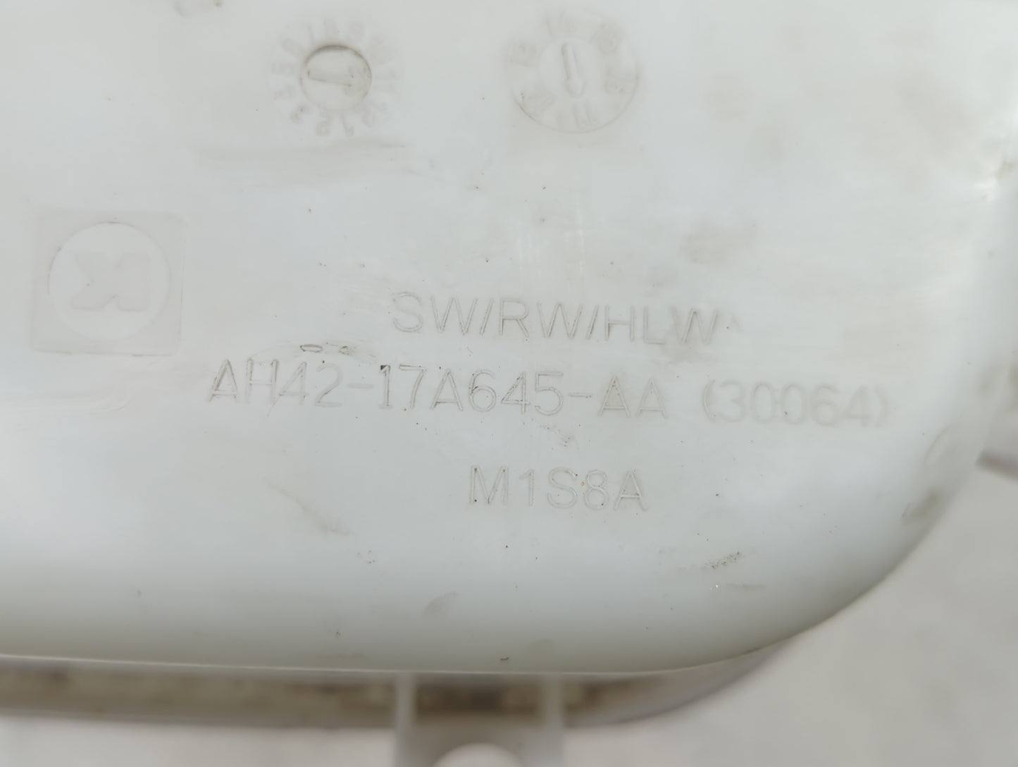 2010 Land Rover Range Rover Windshield Washer Fluid Reservoir Bottle Oem - Oemusedautoparts1.com