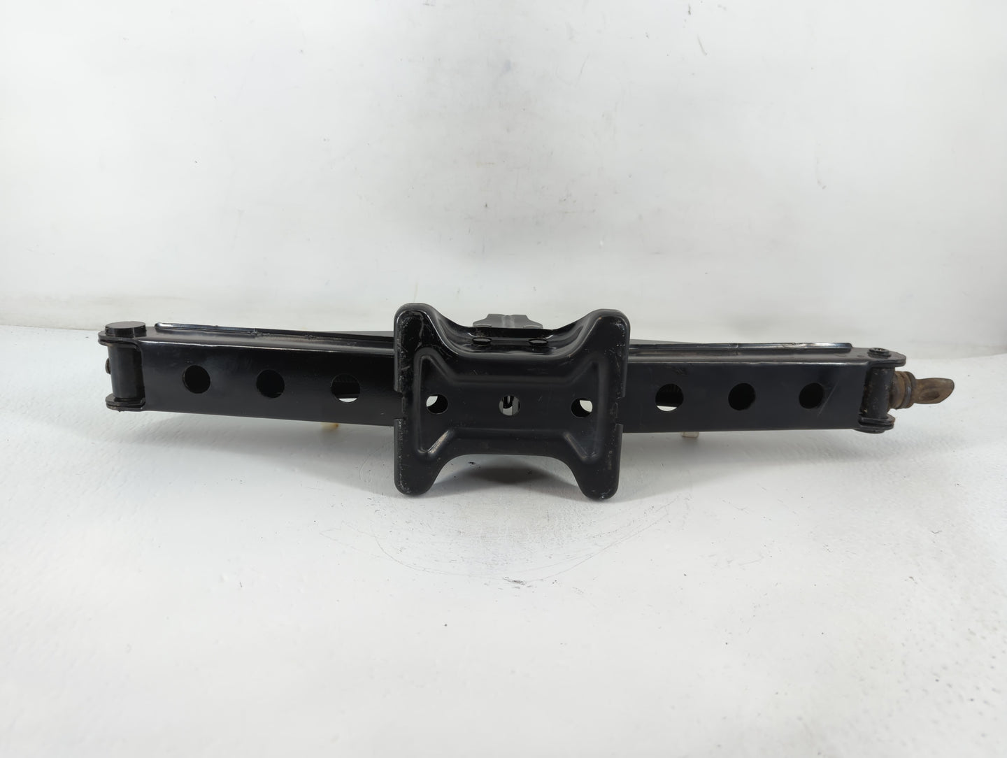 2012 Land Rover Range Rover Spare Scissor Car Jack - Oemusedautoparts1.com