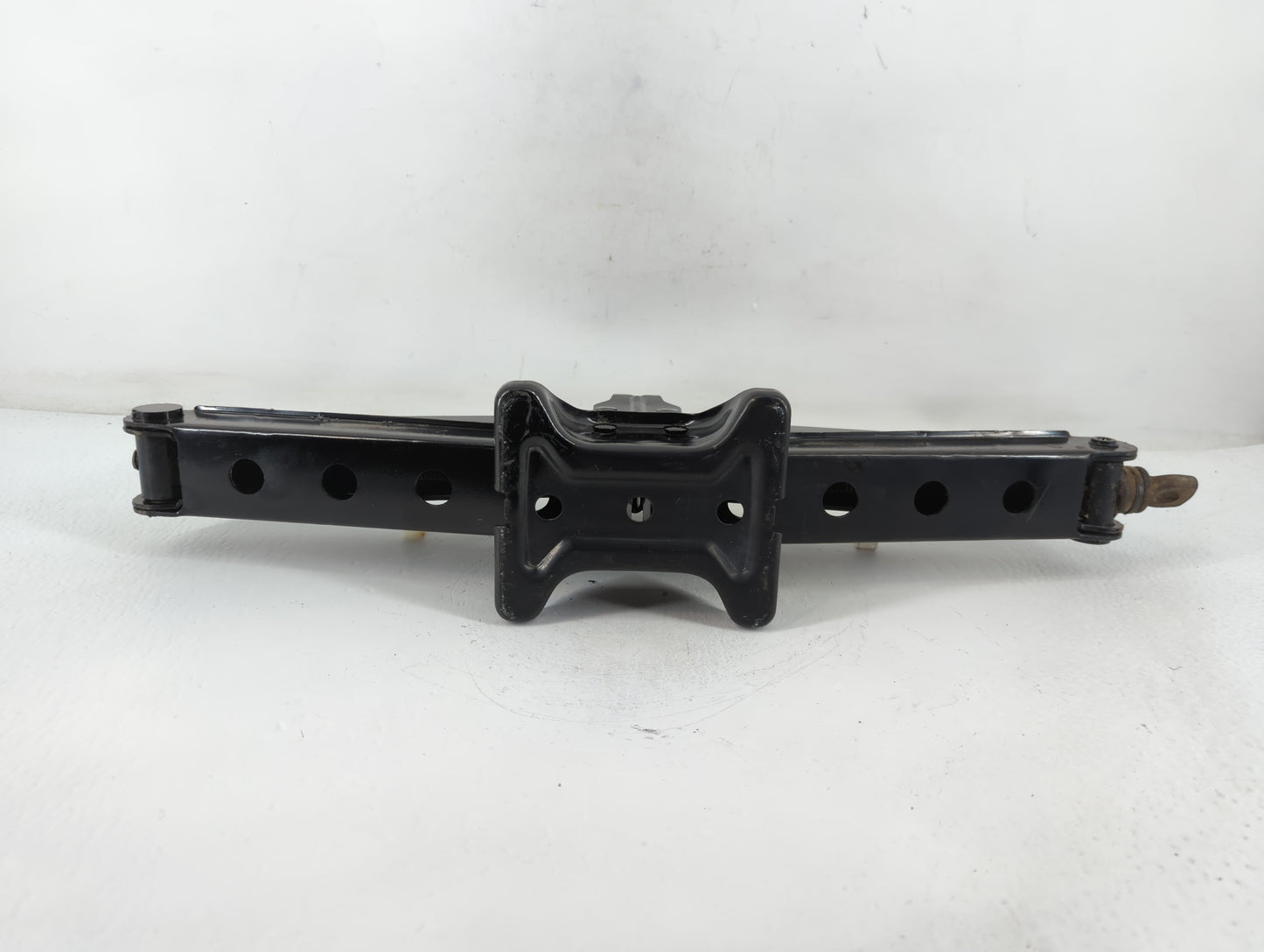2012 Land Rover Range Rover Spare Scissor Car Jack - Oemusedautoparts1.com