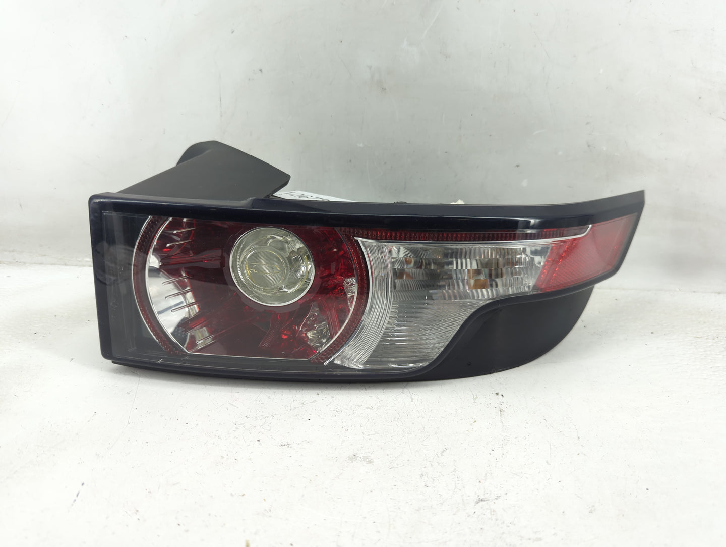 2012-2019 Land Rover Range Rover Evoque Tail Light Assembly Passenger Right OEM P/N:178926 Fits OEM Used Auto Parts - Oemuse