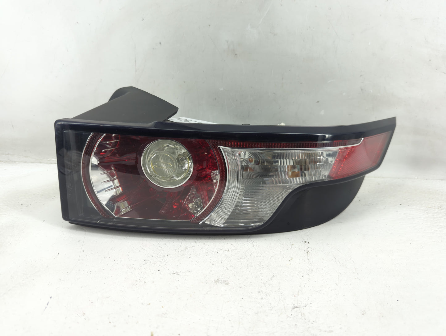 2012-2019 Land Rover Range Rover Evoque Tail Light Assembly Passenger Right OEM P/N:178926 Fits OEM Used Auto Parts - Oemuse