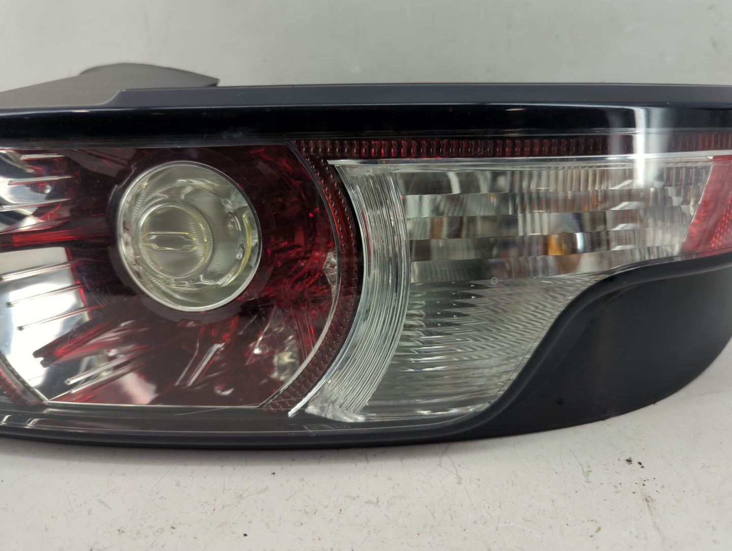 2012-2019 Land Rover Range Rover Evoque Tail Light Assembly Passenger Right OEM P/N:178926 Fits OEM Used Auto Parts - Oemuse