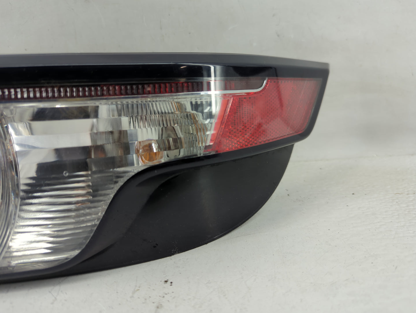 2012-2019 Land Rover Range Rover Evoque Tail Light Assembly Passenger Right OEM P/N:178926 Fits OEM Used Auto Parts - Oemuse