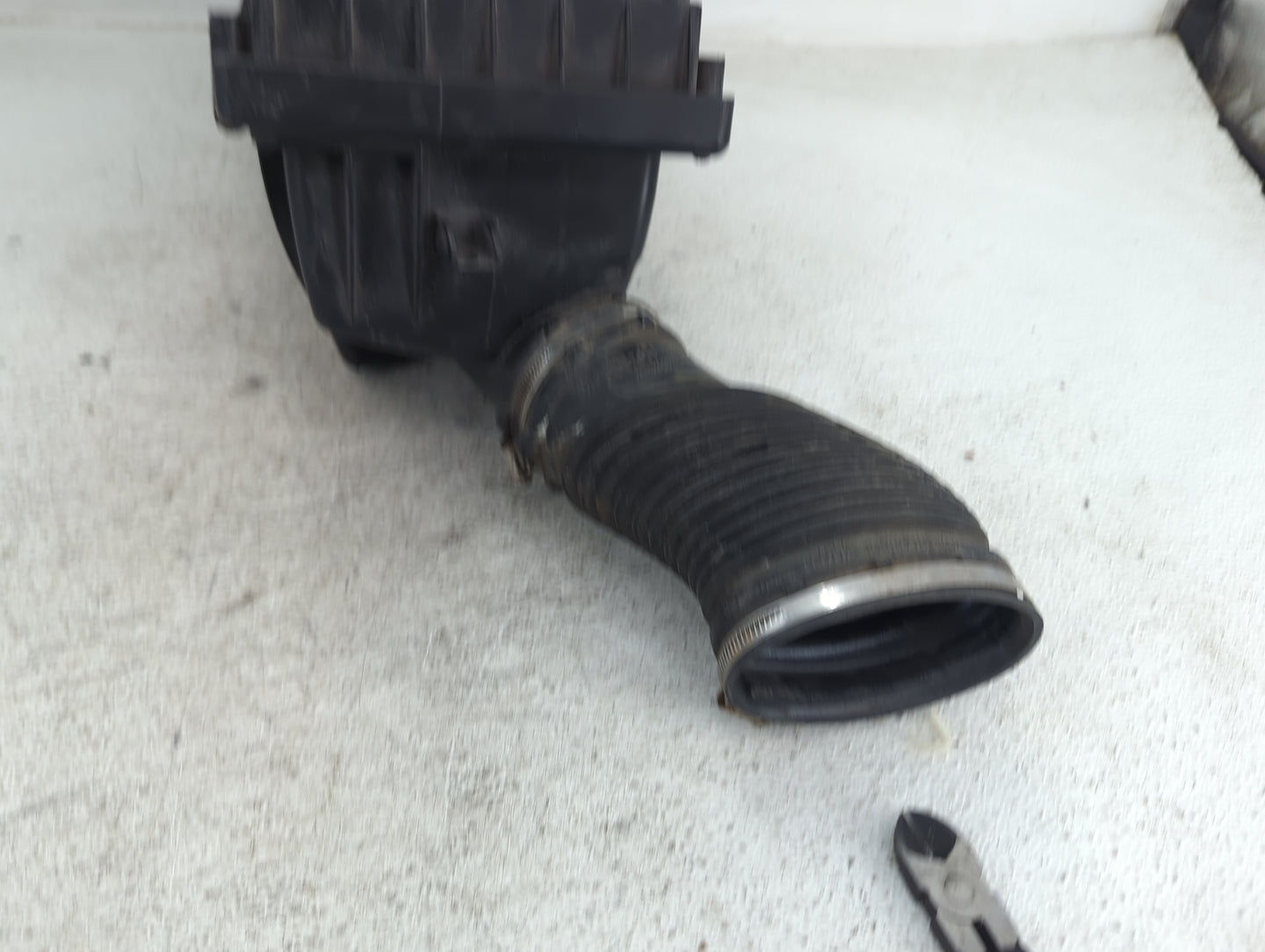 2010-2013 Land Rover Range Rover Sport Air Cleaner Intake-duct Hose Tube - Oemusedautoparts1.com