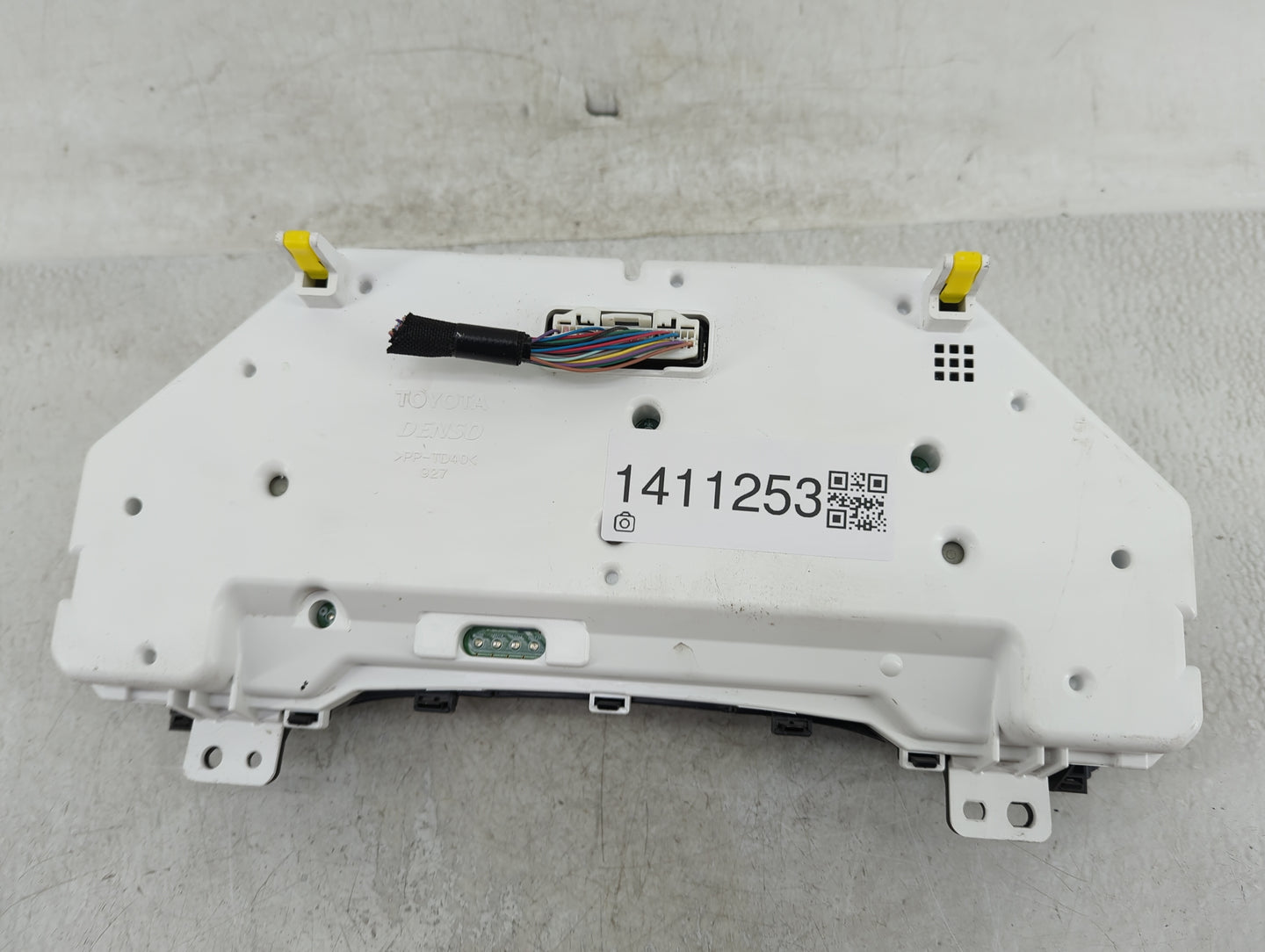 2011-2012 Lexus Ct200h Instrument Cluster Speedometer Gauges P/N:83800-76010 Fits Fits 2011 2012 OEM Used Auto Parts - Oemus