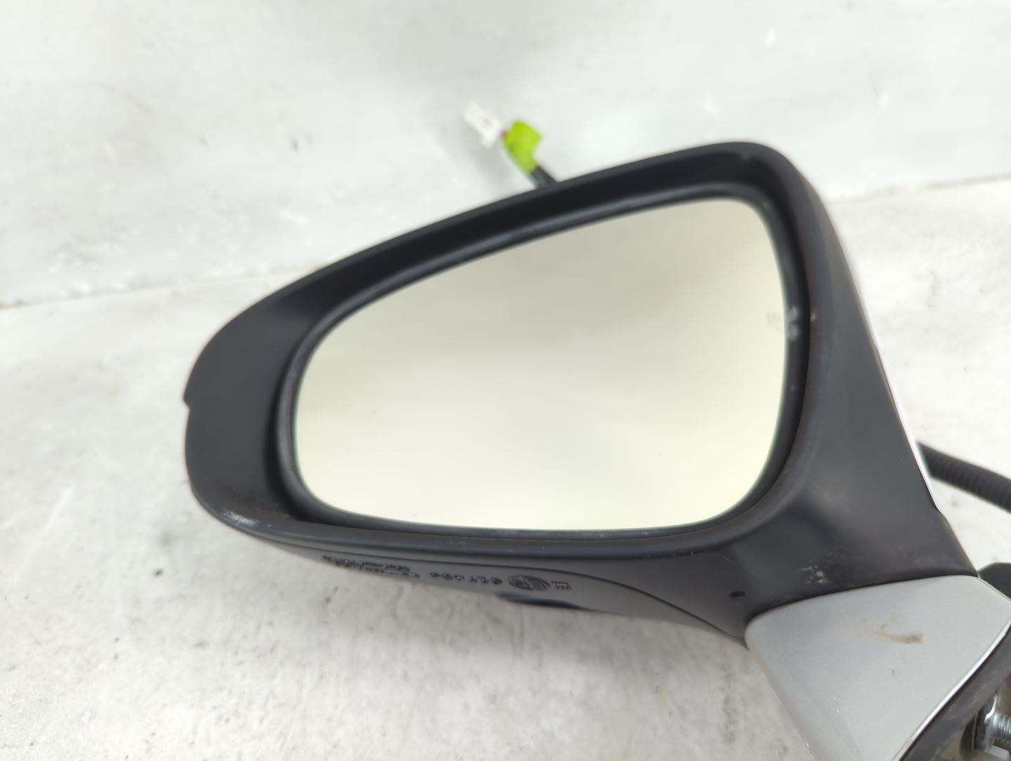 2011-2012 Lexus Ct200h Driver Side View Mirror - Left Door Mirror OEM Used - Oemusedautoparts1.com