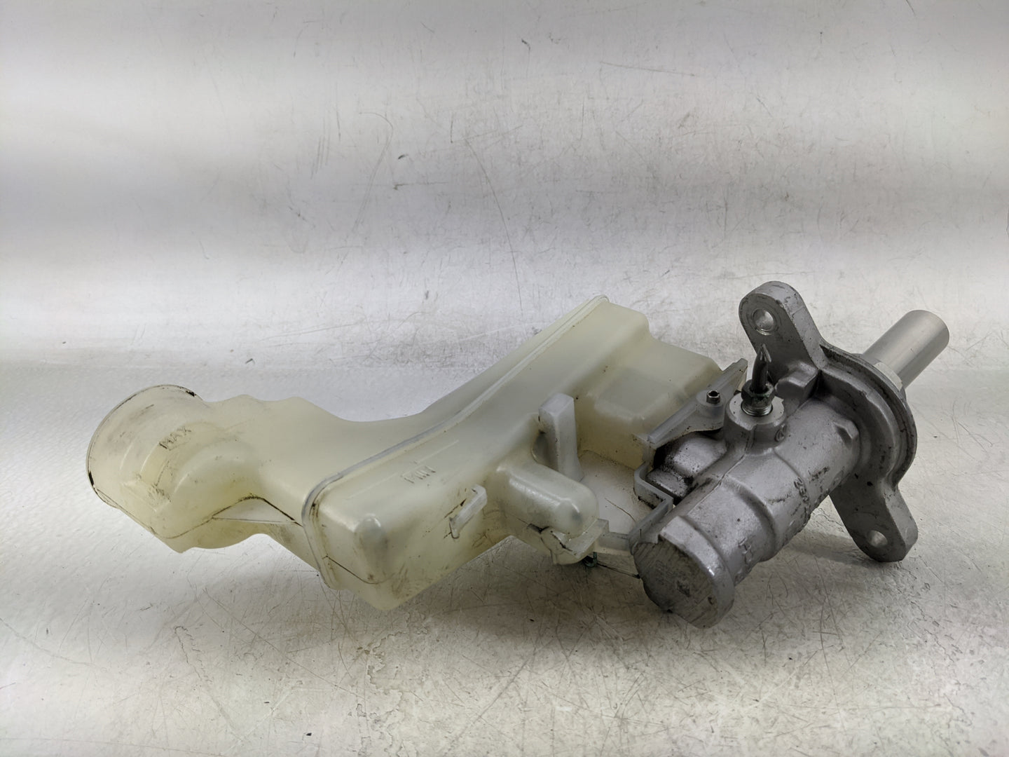 2007-2012 Lexus Es350 Brake Master Cylinder 1376805 - Oemusedautoparts1.com