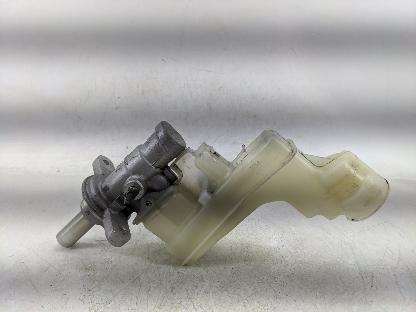 2007-2012 Lexus Es350 Brake Master Cylinder 1376805 - Oemusedautoparts1.com