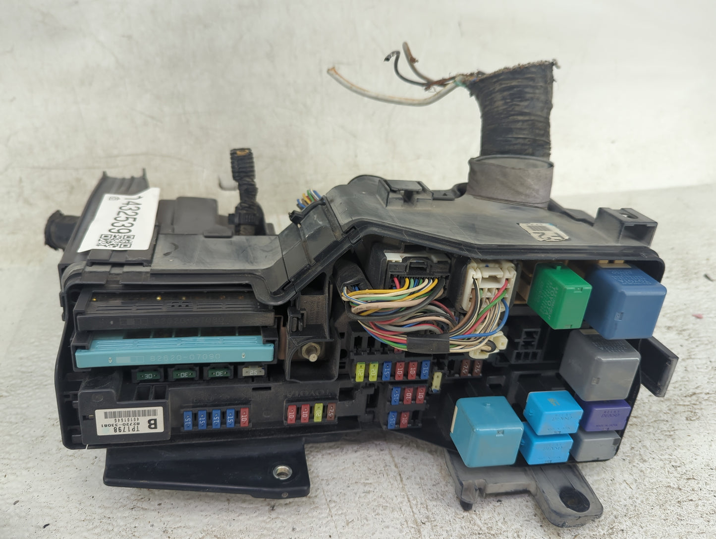 2010-2012 Lexus Es350 Fusebox Fuse Box Panel Relay Module P/N:82720-33081 Fits Fits 2010 2011 2012 OEM Used Auto Parts - Oem