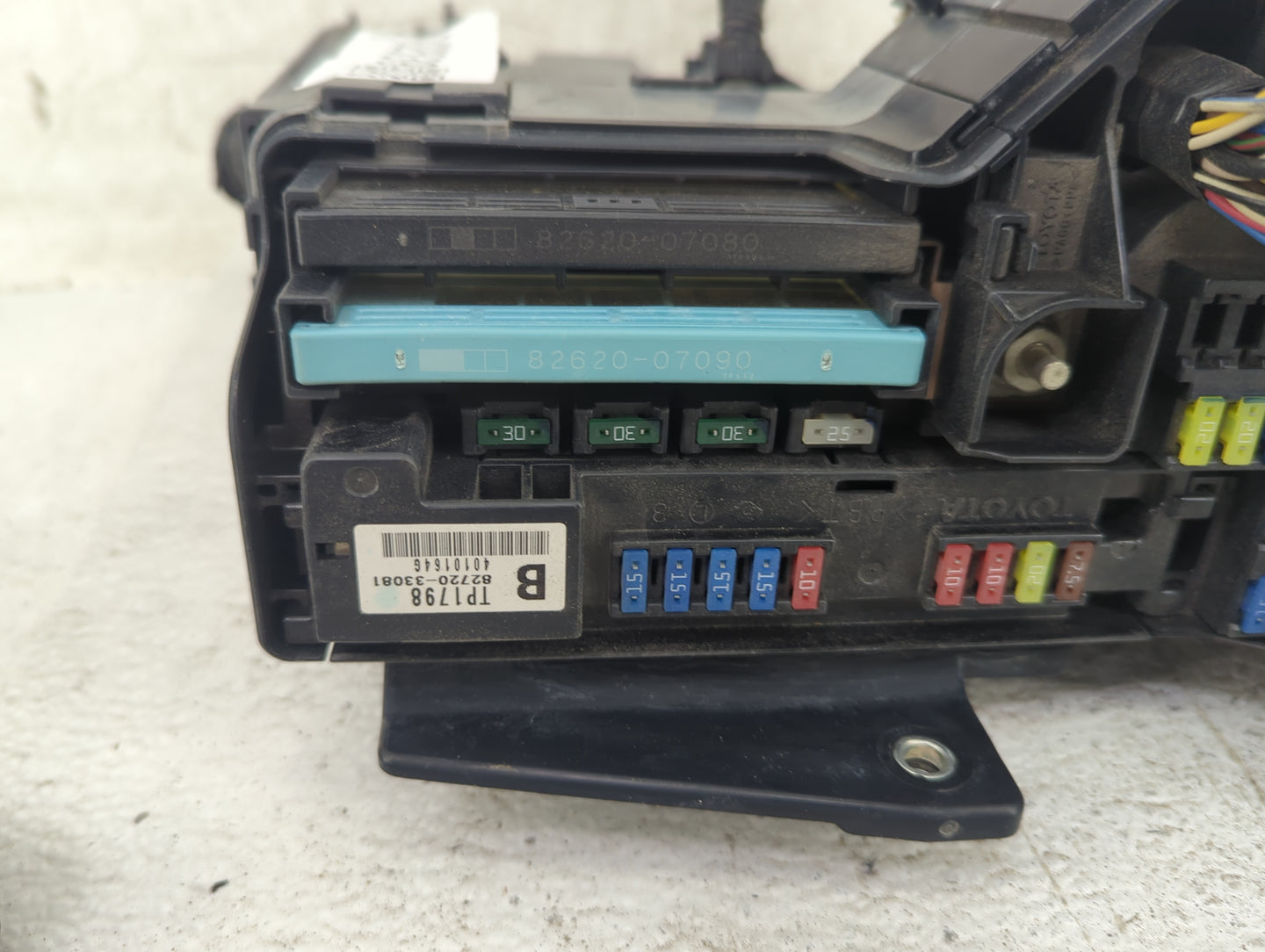 2010-2012 Lexus Es350 Fusebox Fuse Box Panel Relay Module P/N:82720-33081 Fits Fits 2010 2011 2012 OEM Used Auto Parts - Oem