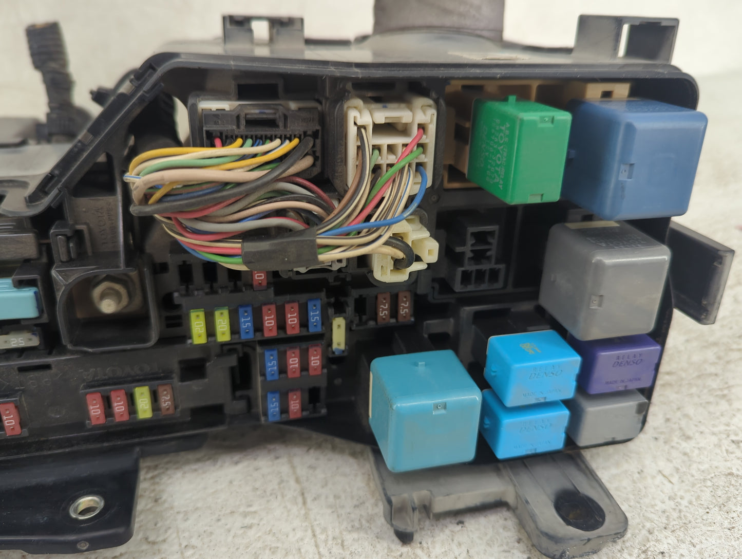 2010-2012 Lexus Es350 Fusebox Fuse Box Panel Relay Module P/N:82720-33081 Fits Fits 2010 2011 2012 OEM Used Auto Parts - Oem