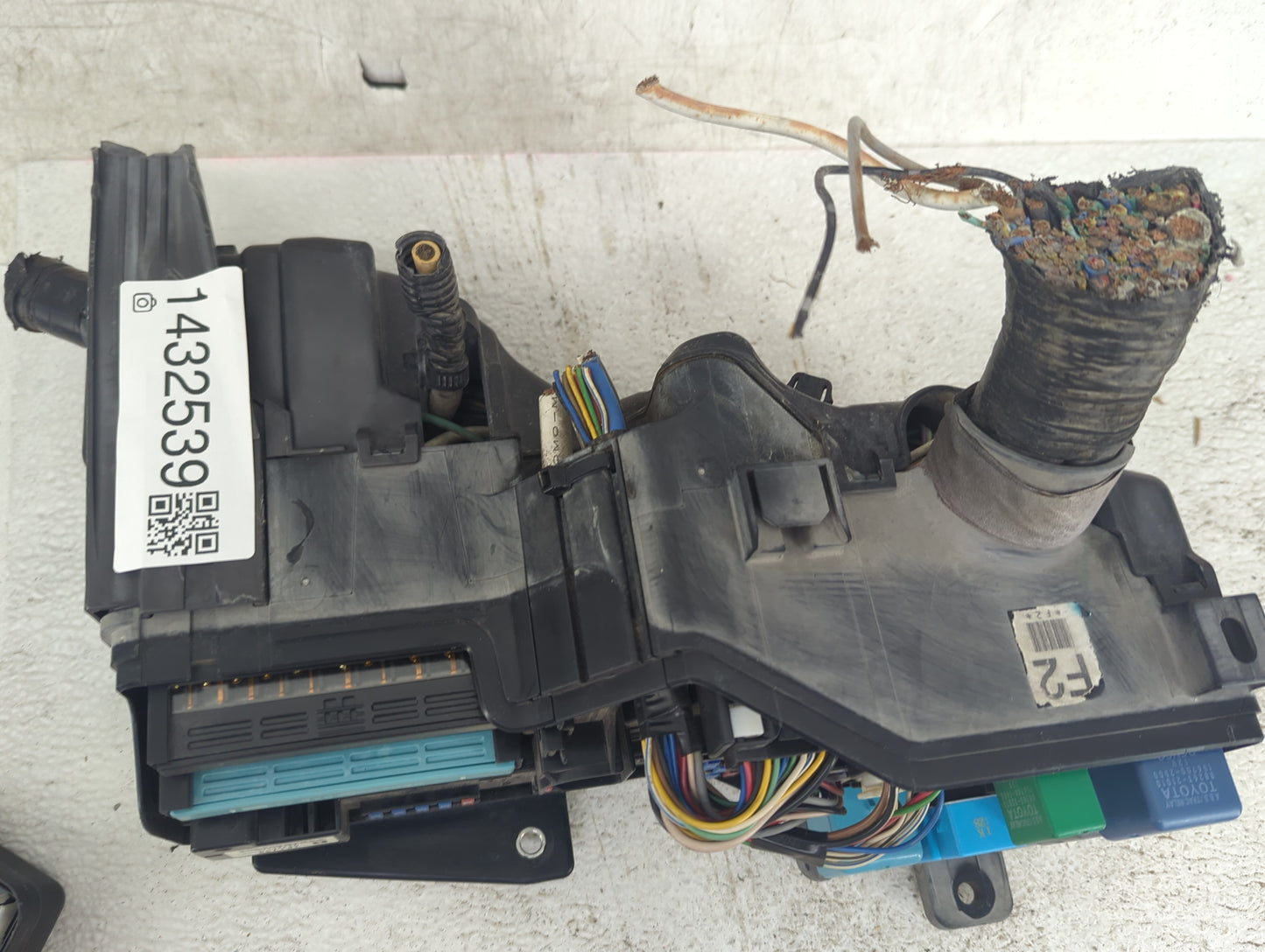 2010-2012 Lexus Es350 Fusebox Fuse Box Panel Relay Module P/N:82720-33081 Fits Fits 2010 2011 2012 OEM Used Auto Parts - Oem