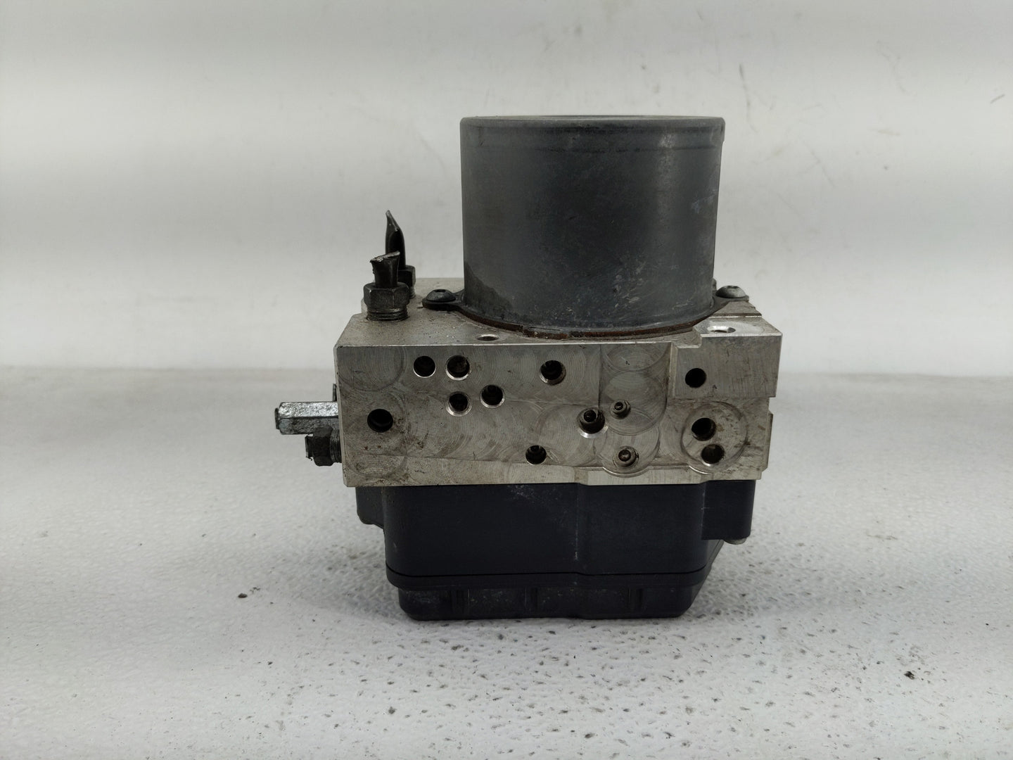 2012 Lexus Rx350 ABS Pump Control Module Replacement P/N:116040-31721 44540-0E092, 89541-0E012 Fits OEM Used Auto Parts - Oe