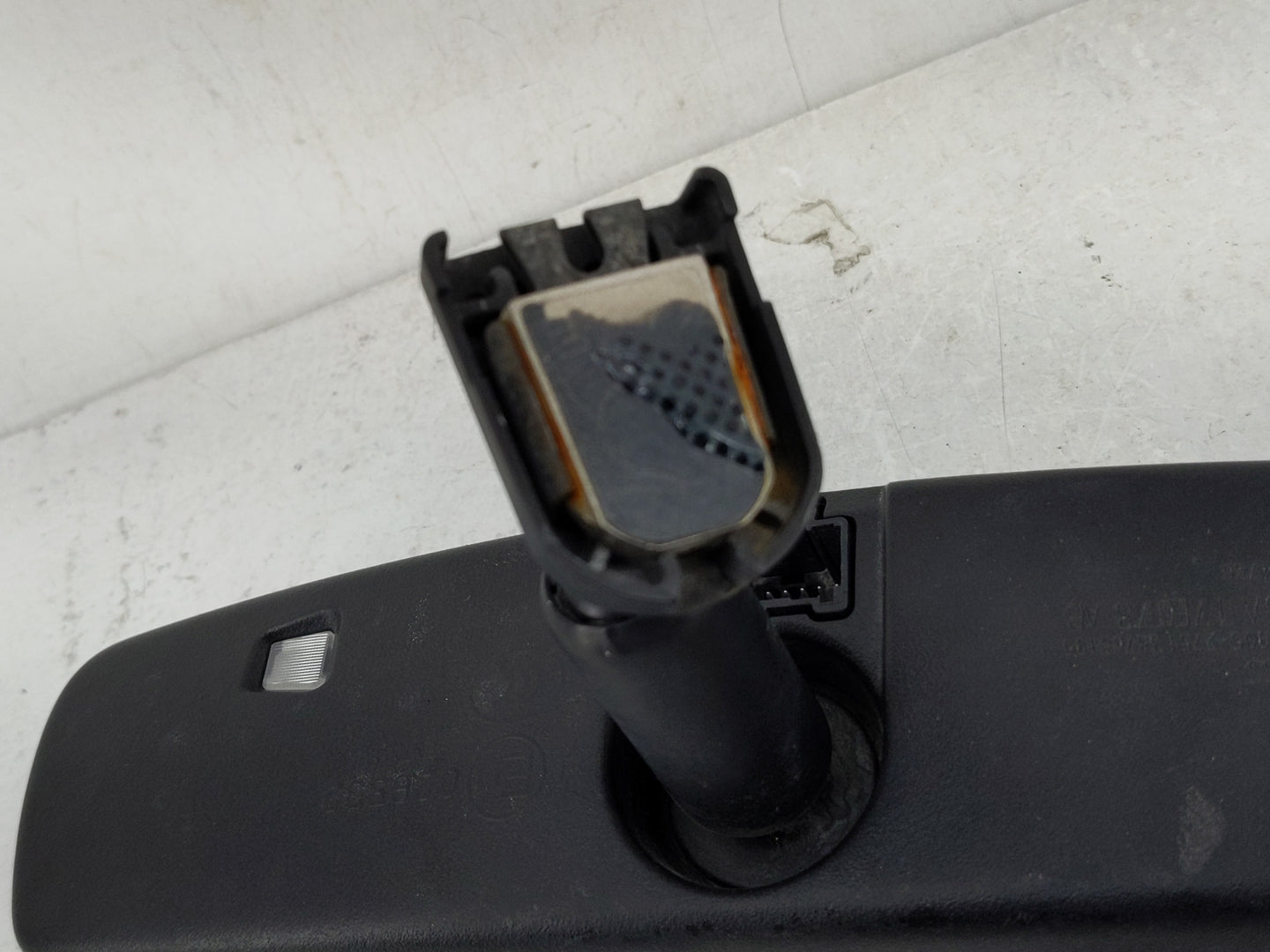 2015-2016 Lincoln Mkc Interior Rear View Mirror Replacement OEM P/N:BU5A17E678LA Fits Fits 2015 2016 OEM Used Auto Parts - O