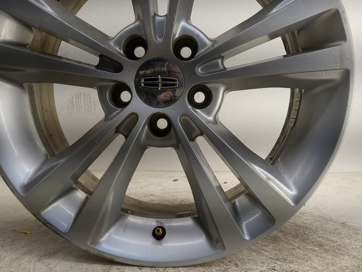 2009-2012 Lincoln Mks Oem Wheel Rim - Oemusedautoparts1.com