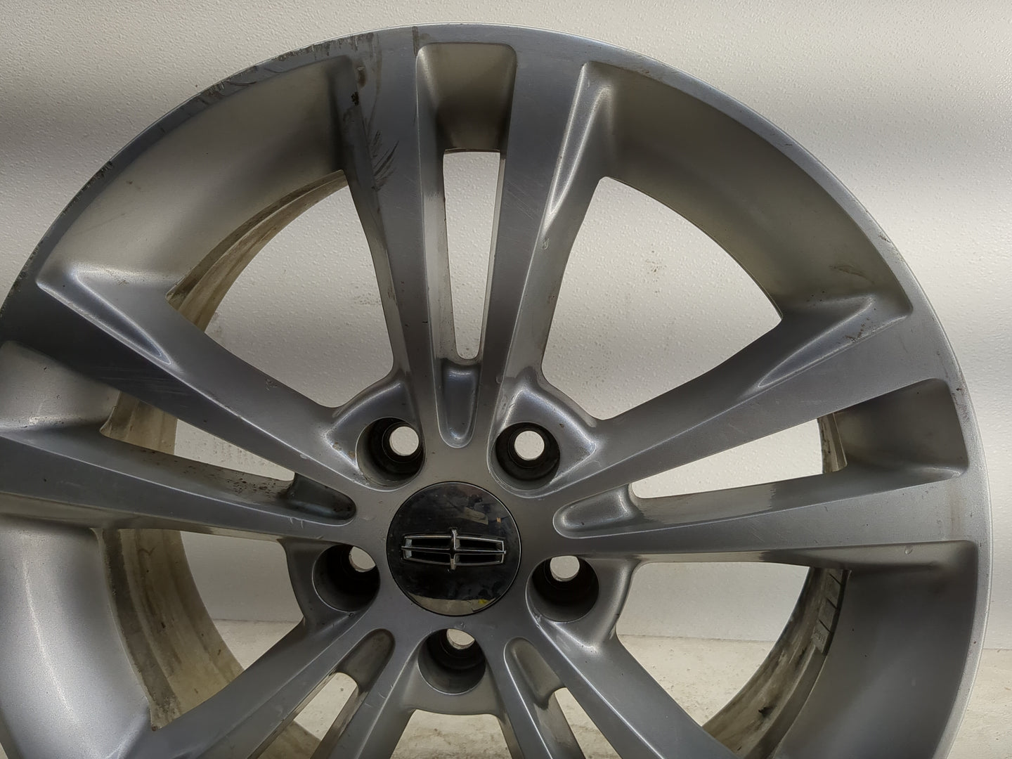 2009-2012 Lincoln Mks Oem Wheel Rim - Oemusedautoparts1.com
