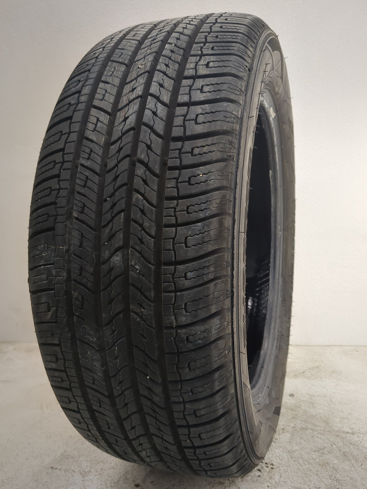 Used Tire 235/55R18 PHANTOM C-SPORT 104V - Tread Depth 11/32 - Oemusedautoparts1.com
