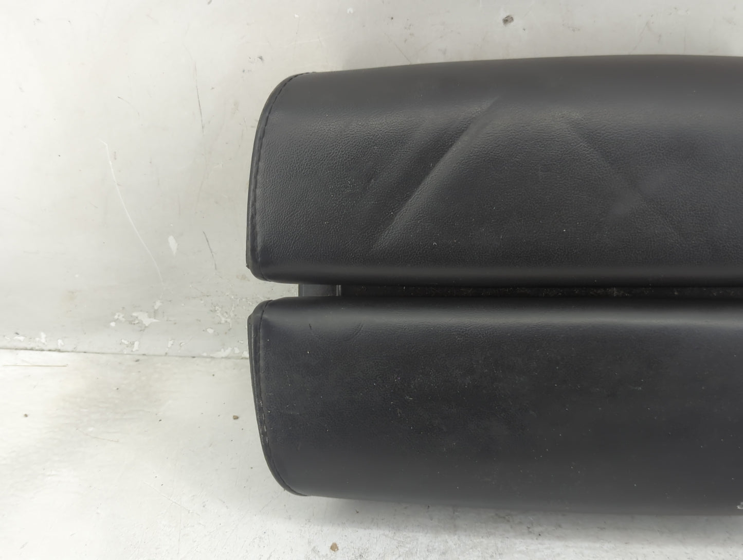 2009-2012 Lincoln Mks Center Console Armrest Cover Lid Fits Fits 2009 2010 2011 2012 OEM Used Auto Parts - Oemusedautoparts1