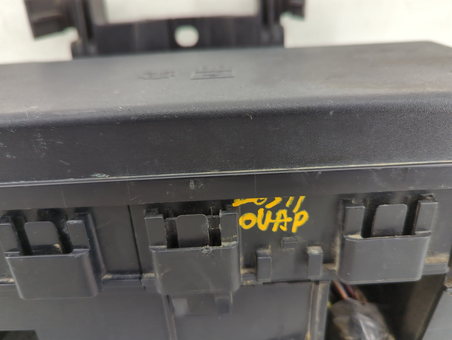 2012 Lincoln Mks Fusebox Fuse Box Panel Relay Module Fits OEM Used Auto Parts - Oemusedautoparts1.com