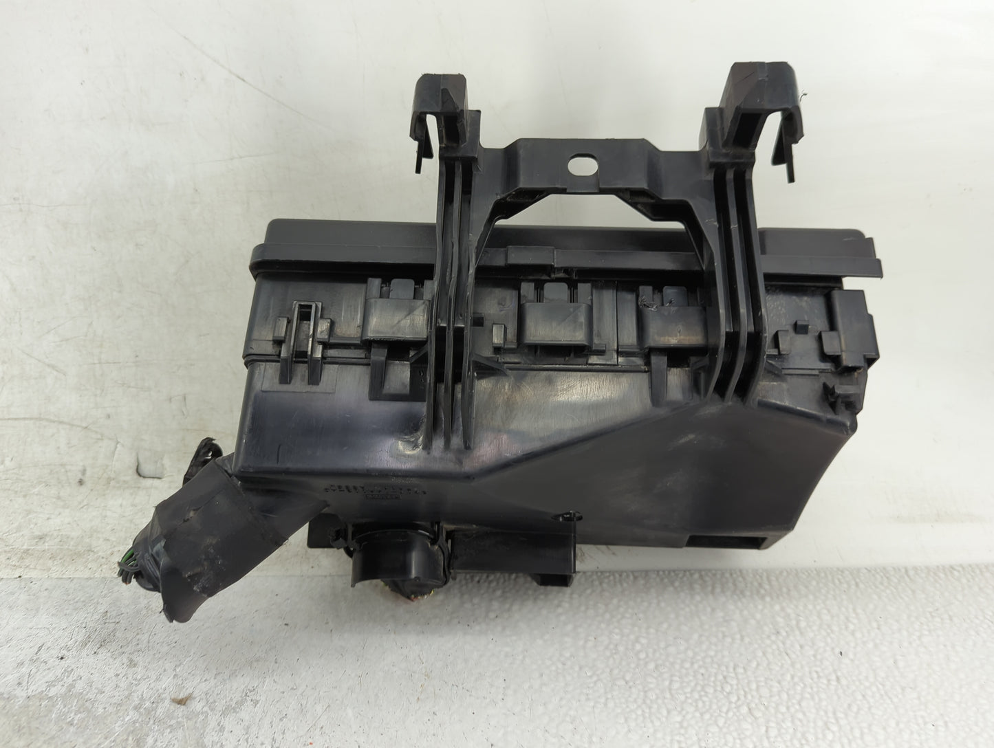 2012 Lincoln Mks Fusebox Fuse Box Panel Relay Module Fits OEM Used Auto Parts - Oemusedautoparts1.com