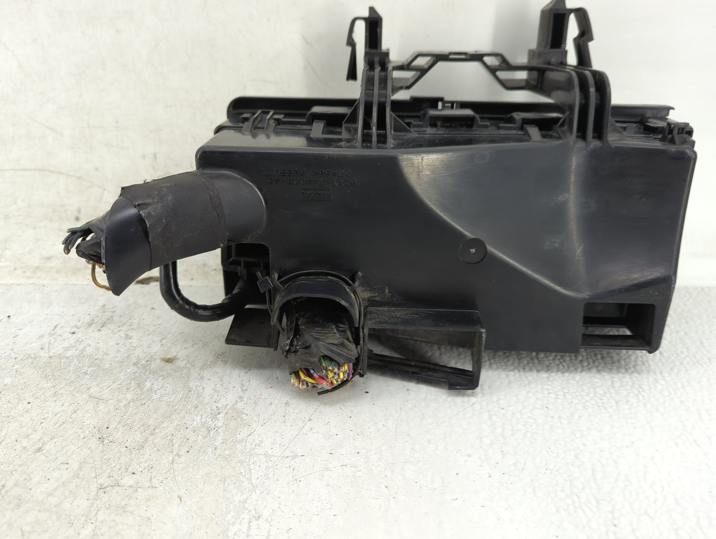 2012 Lincoln Mks Fusebox Fuse Box Panel Relay Module Fits OEM Used Auto Parts - Oemusedautoparts1.com