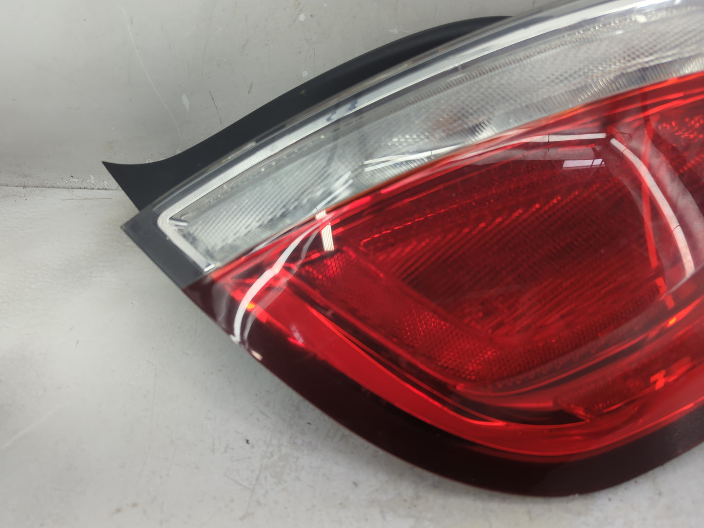 2009-2012 Lincoln Mks Tail Light Assembly Passenger Right OEM Fits Fits 2009 2010 2011 2012 OEM Used Auto Parts - Oemusedaut