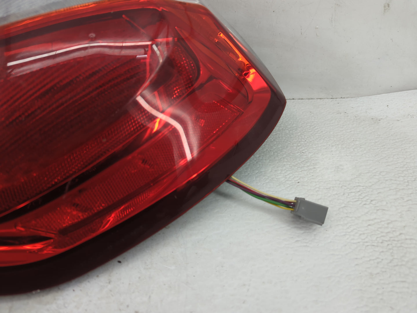 2009-2012 Lincoln Mks Tail Light Assembly Passenger Right OEM Fits Fits 2009 2010 2011 2012 OEM Used Auto Parts - Oemusedaut