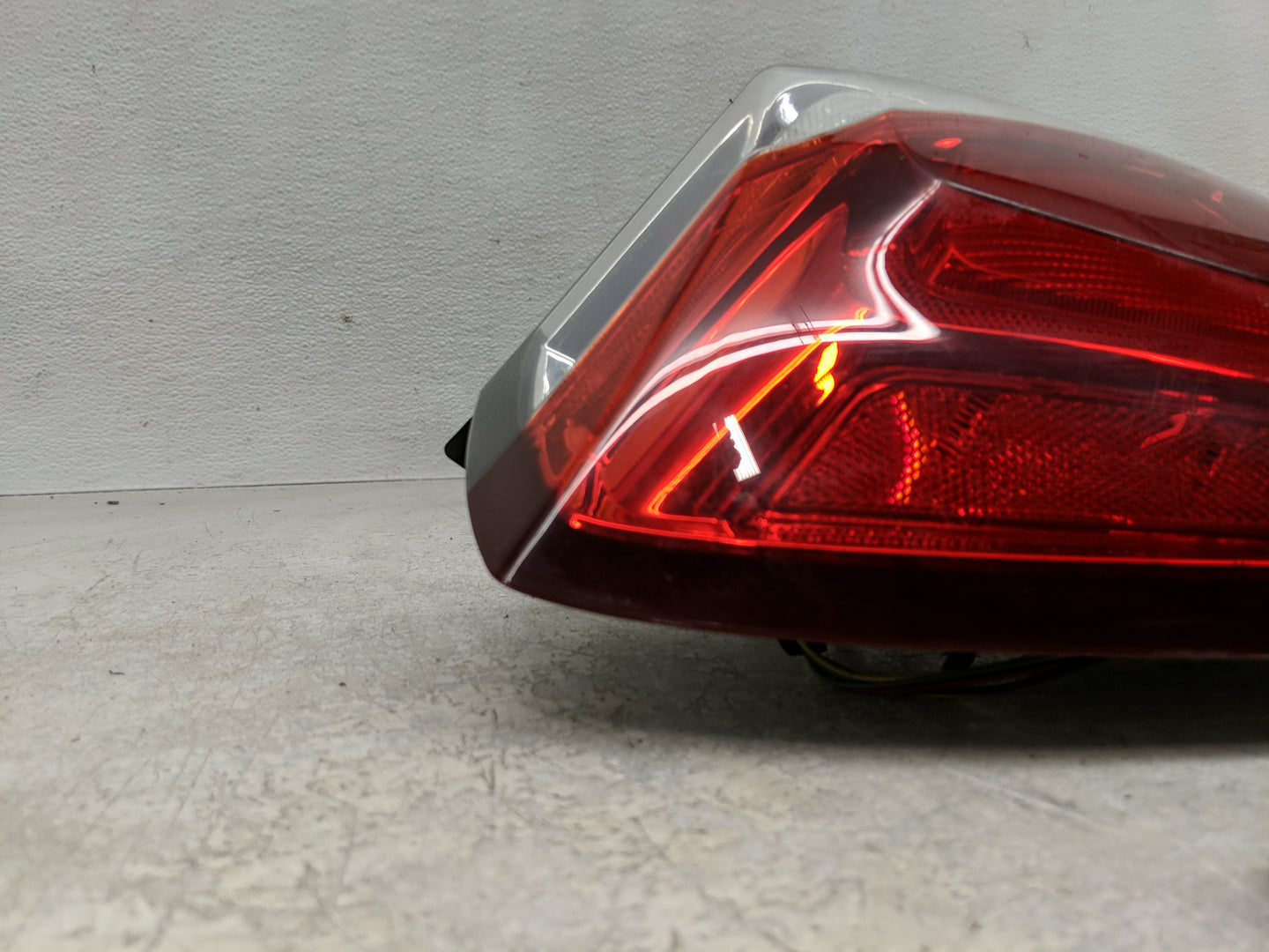 2009-2012 Lincoln Mks Tail Light Assembly Driver Left OEM Fits Fits 2009 2010 2011 2012 OEM Used Auto Parts - Oemusedautopar