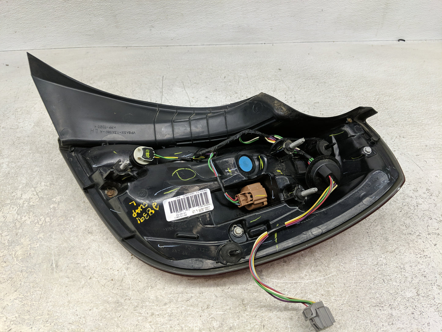 2009-2012 Lincoln Mks Tail Light Assembly Driver Left OEM Fits Fits 2009 2010 2011 2012 OEM Used Auto Parts - Oemusedautopar